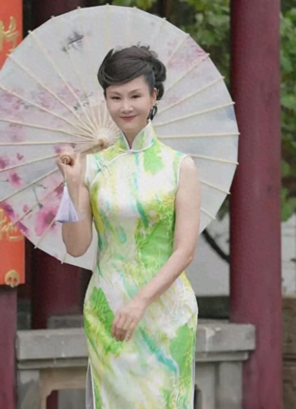 莆田安福家园 于文采近况曝光，很朴素与老公住农村，和无为东说念主无异气质优雅