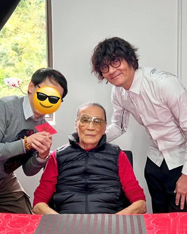 安福相册 林家栋过年登门给谢贤贺年，88岁谢贤一脸严肃