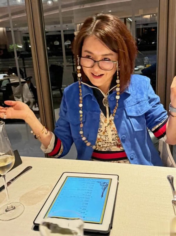莆田安福相册 港姐陈淑兰道贺前男友再婚，发文称新娘不是我，情感转折于今未婚