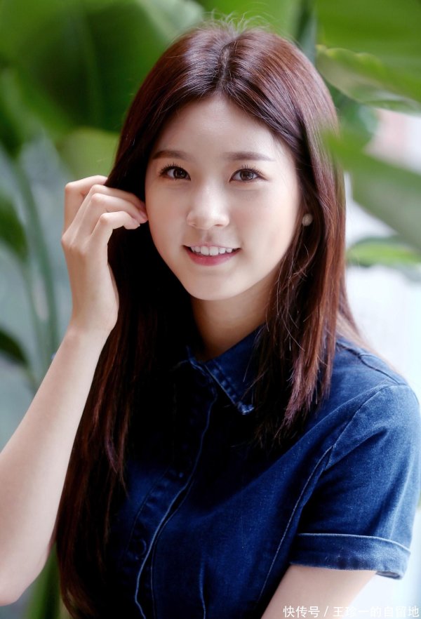 安福相册 金赛纶家庭情况曝光！父母仳离，母亲曾带着她自裁，2个妹妹亦然演员