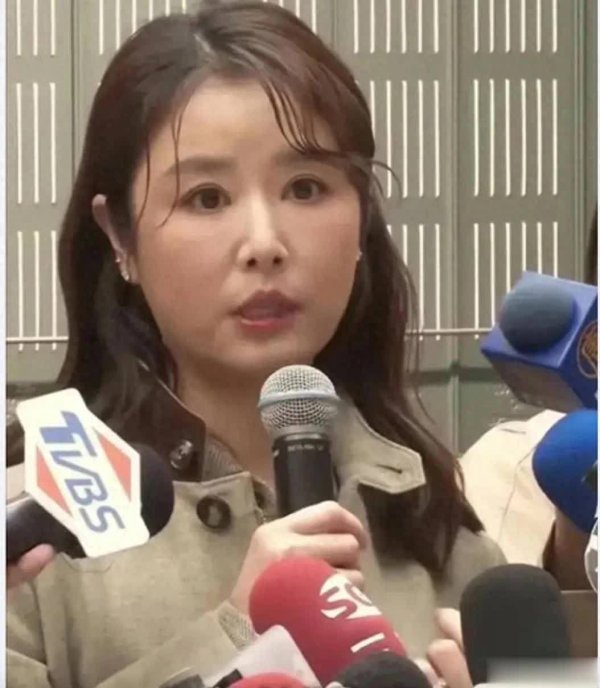 莆田安福相册 林心如陈意涵进出7岁同框，一个发福一个花期长