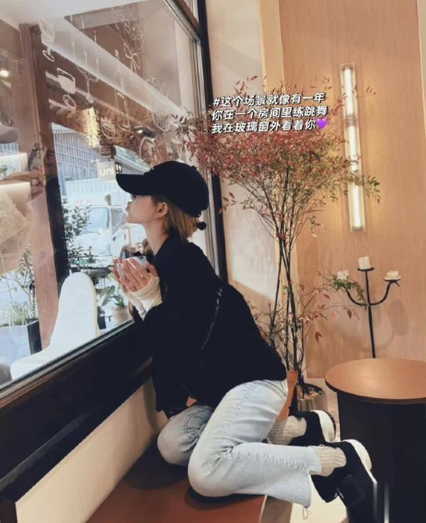 安福相册 赵露想与友东谈主吃路边小摊，情景可以