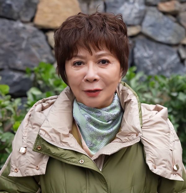 莆田安福相册 蔡明自曝摘除胆囊，长年不吃早饭致躯壳出事，风俗决定运说念