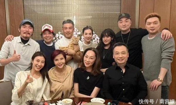 安福相册 贾静雯前夫庆生，19岁男儿梧桐妹靓丽出席，和继母林若亚像一家东说念主