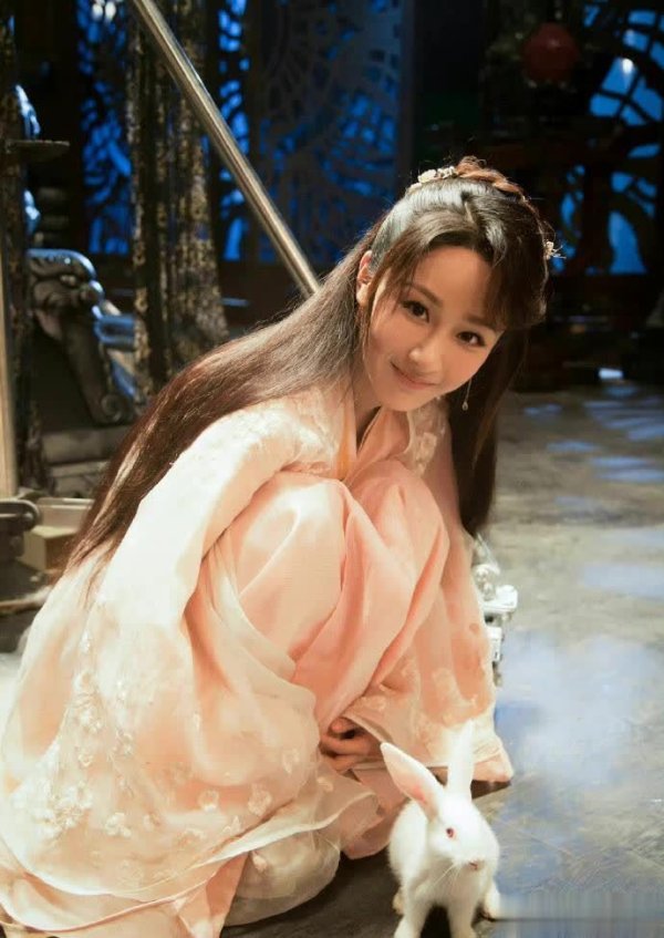 安福相册 杨紫：从“不被看好”到顶流，她是奈何作念到的