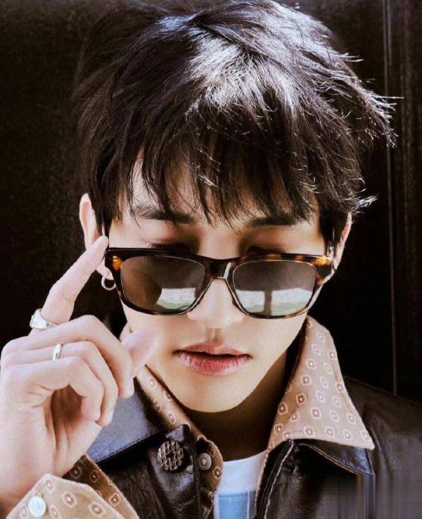 莆田安福相册 李承允官宣与9年女友成婚，音乐奖三冠王开启东说念主生新篇章