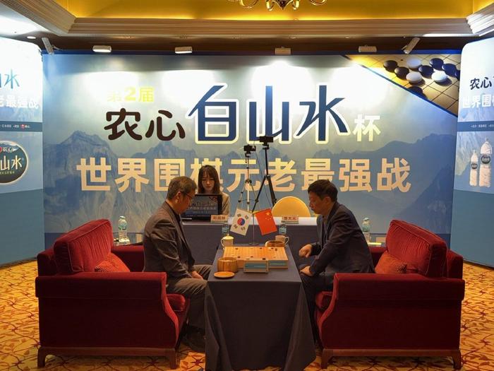 曹大元（右）降服刘昌赫