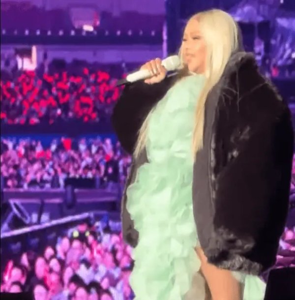 安福相册 张惠妹胖成“石矶娘娘”？简直原因是？