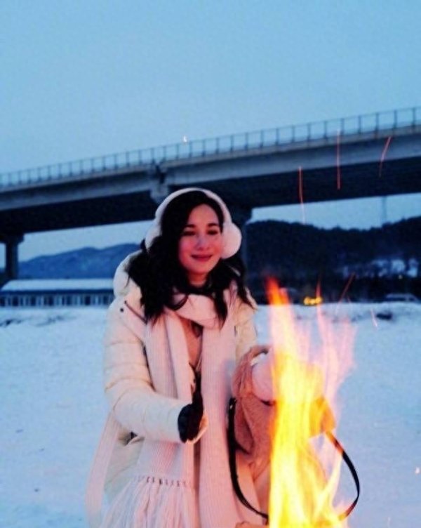 安福相册 韩庚晒卢靖姗好意思照，镜头里的她好意思得大气明媚