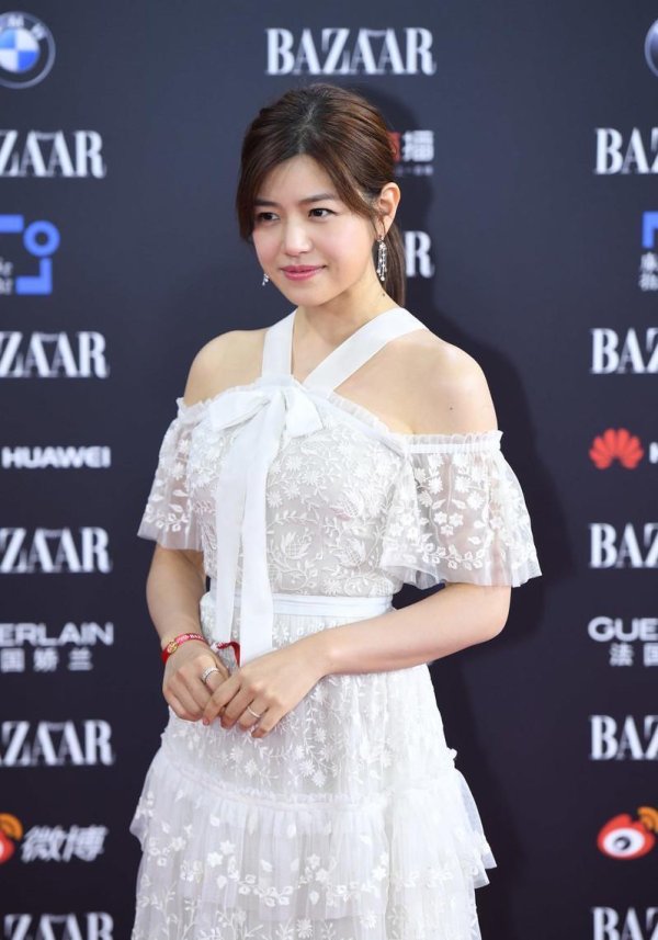 莆田安福相册 42岁陈妍希20天履历仳离剧变暴瘦，边幅憔悴她还好吗？