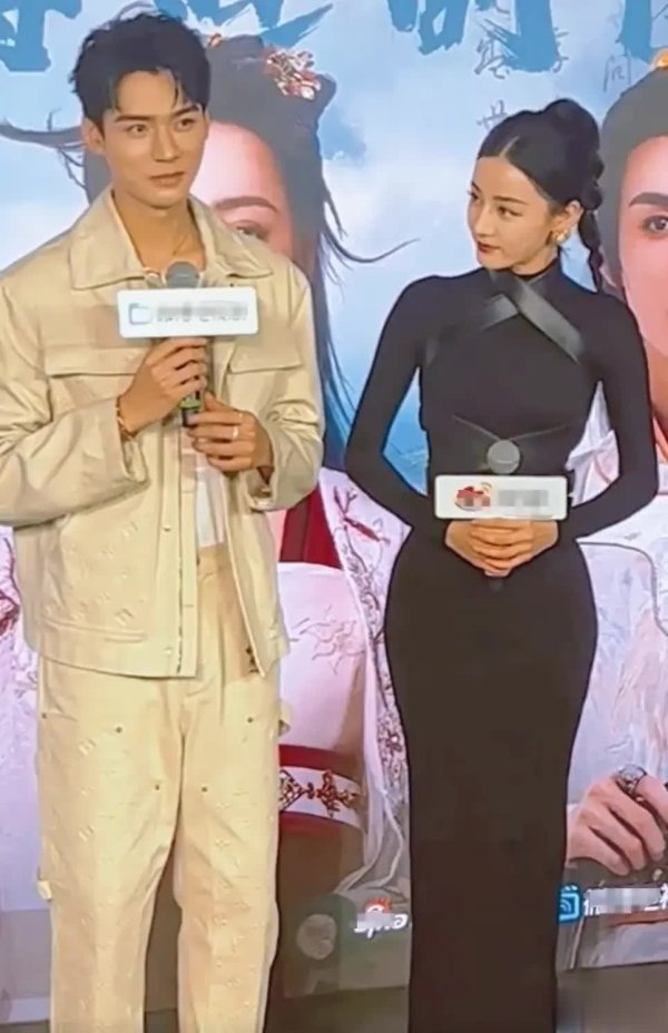莆田安福相册 迪丽热巴造型超拽似女特工，比降服还面子太绝了！