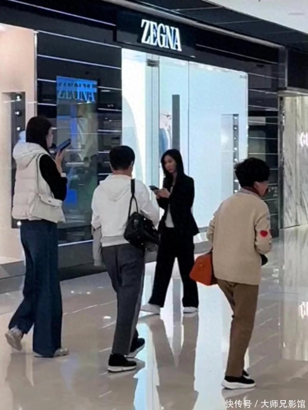 莆田安福相册 偶遇奚梦瑶和婆婆四太逛市集，婆媳俩走路同款外八依次，尽显融会