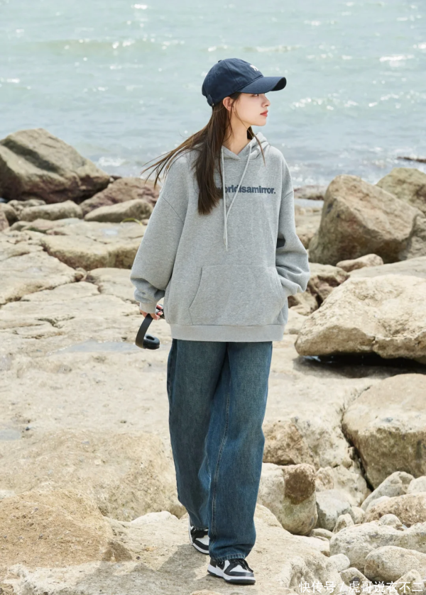 安福相册 “百搭之王”卫衣如何穿？本来最好组合是阔腿裤，难怪这样火