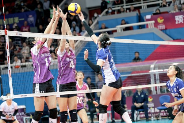 安福相册 从“魔皆大姑娘”拼成“钢铁女战士”，上海女排险胜天津女排一只脚跻身决赛