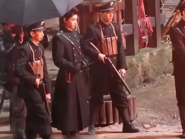 安福相册 拍摄现场突发不测，演员丁禹兮第一个冲出救东说念主