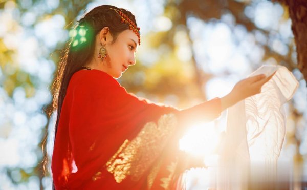 安福相册 彭小苒成男神收割机！手抓三部爆款古装剧，搭档男主全是高颜值