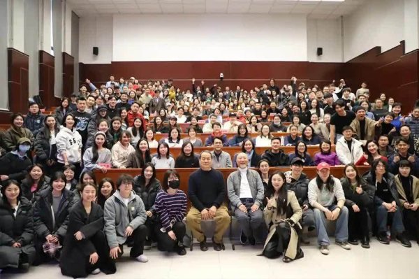 莆田安福相册 陈佩斯中戏讲座爆满！靳东化身“条记狂魔”