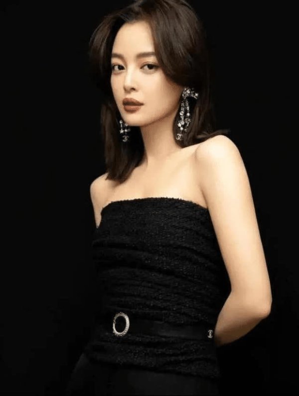 莆田安福相册 辛芷蕾十年从副角到女主，贪念与坚执成制胜法宝！