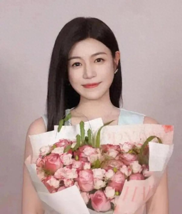 安福相册 41岁陈妍希现身汪苏泷演唱会，与欧阳娜娜同框笑脸甜好意思