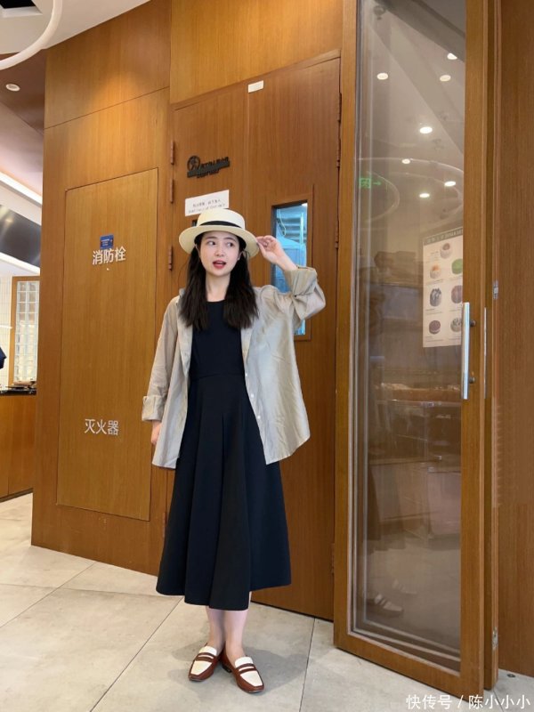 安福相册 被共事追着夸的小黑裙｜小个子职场通勤OOTD