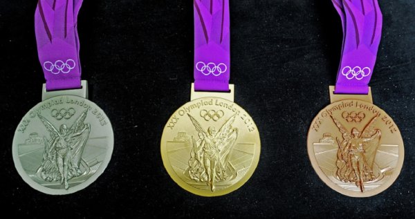 安福相册 国足花国度的钱了吗