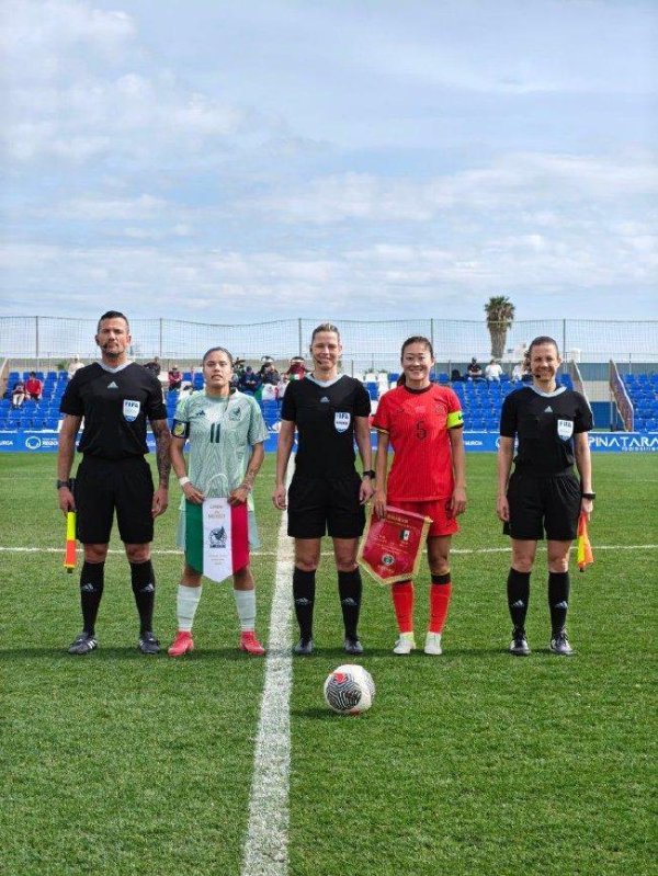 安福相册 不敌墨西哥女足 中国女足1胜1平1负获皮纳塔尔杯季军