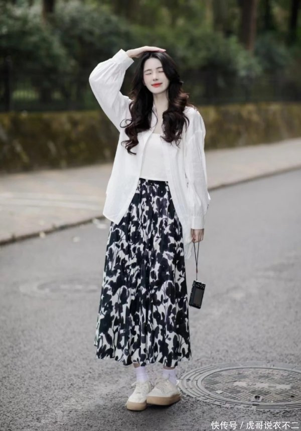安福相册 “衬衫+半裙”初夏最好意思的穿搭，掌抓这些技术，削弱有效女神范