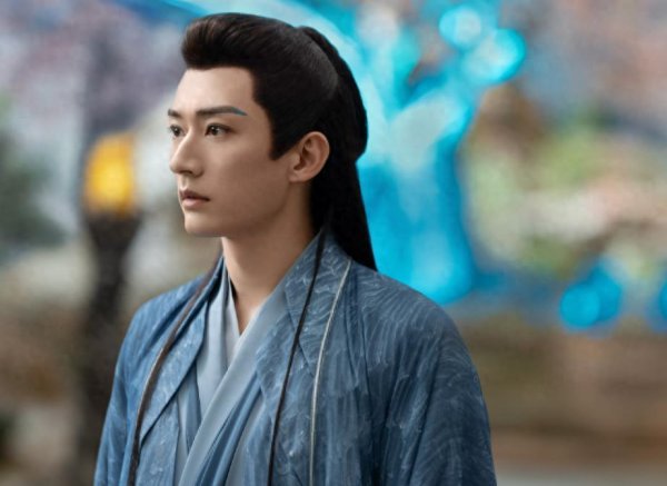 安福相册 凭《长相念念》帅出圈后，出演《念无双》，不虞却遭遇“歹毒”妆造