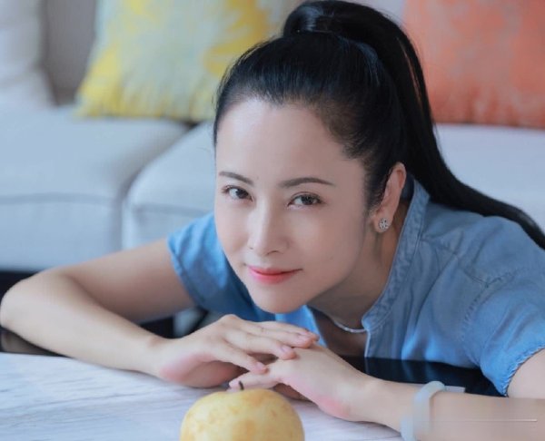 莆田安福相册 杨明娜：从古装女神到单亲姆妈，辩认风云后涅槃新生