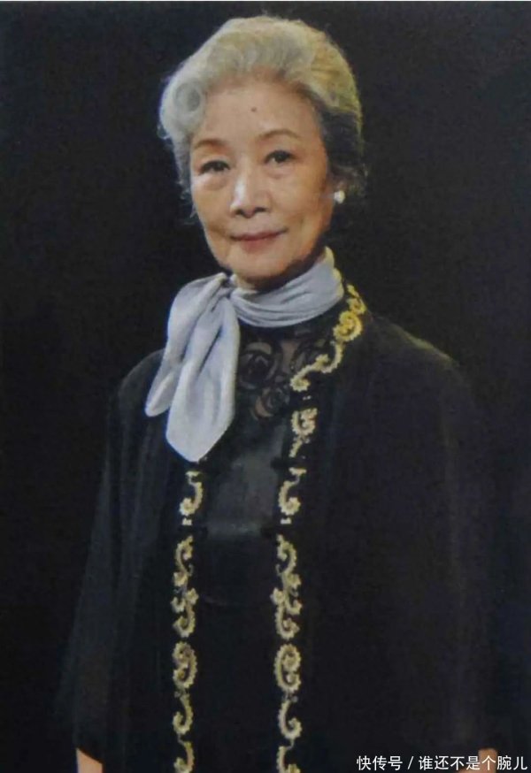 莆田安福相册 她演了30年话剧，47岁才入影视圈，丈夫确切是不雅众齐闇练的老戏骨
