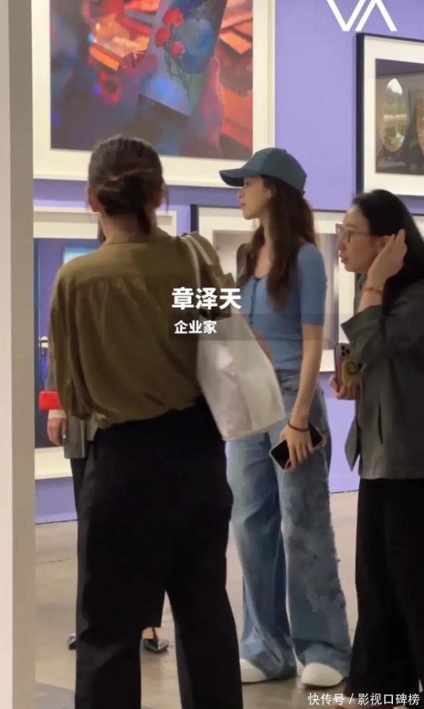 安福相册 王岳伦与李湘带着男儿看展，王诗龄全程戴口罩，长相遭到网友袭击