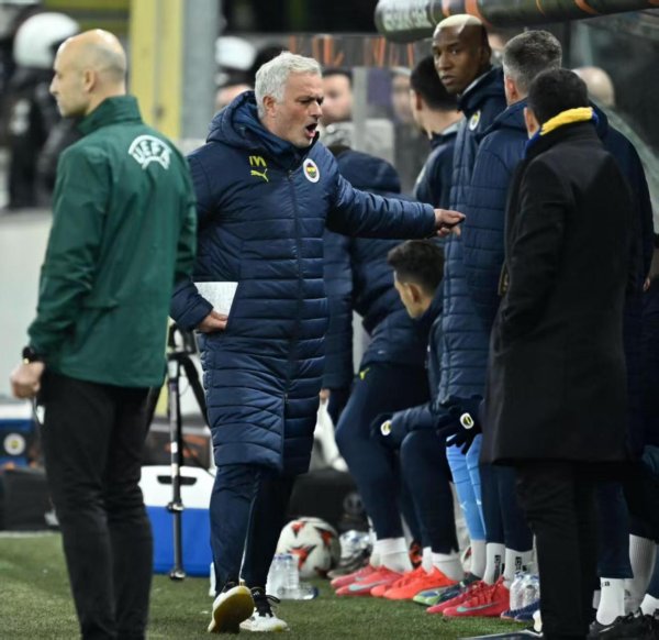 安福相册 吸取罗马的警告，赶快跟穆里尼奥培养的新东谈主王续约，青训等着丰充