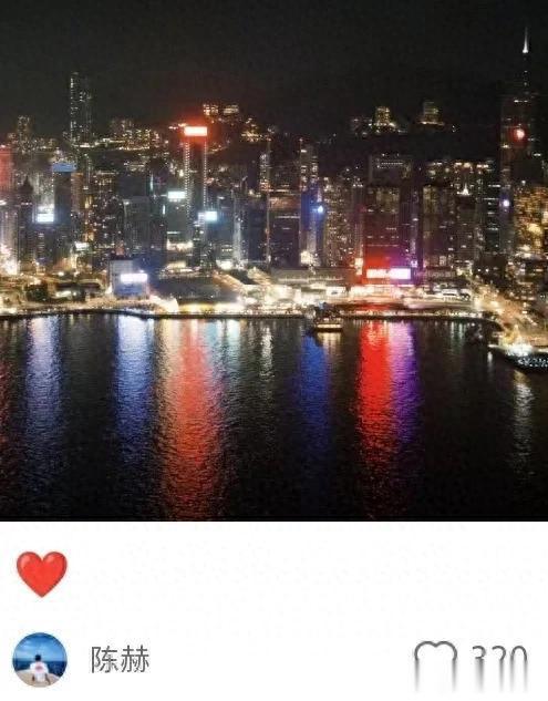 莆田安福相册 陈赫周末与内助张子萱约聚，穿情侣牛仔裤搂腰看江景秀恩爱