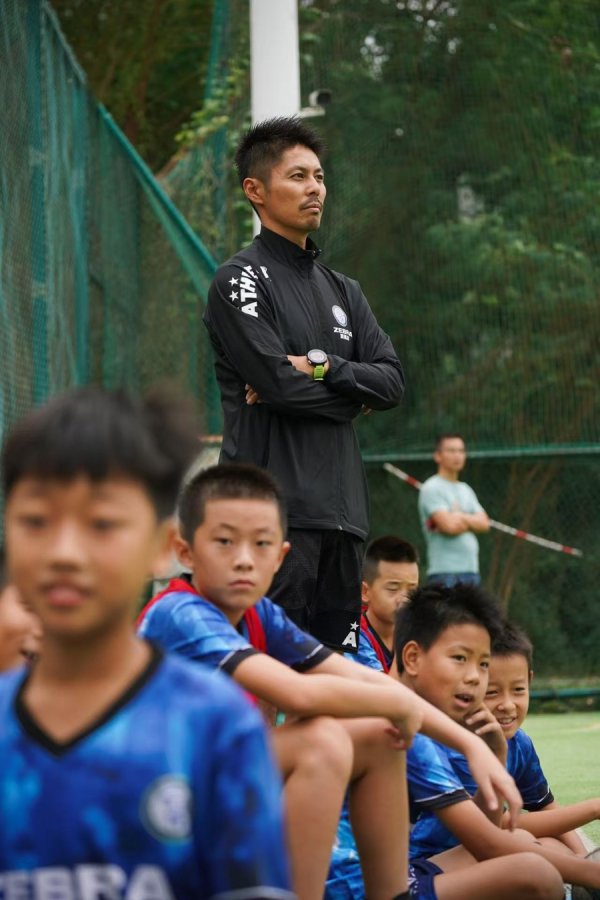莆田安福相册 在中国深耕青训十余载，中超首位日本外助乐山孝志怎么看待中日足球判袂
