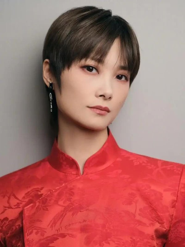 安福相册 李宇春拒拍超等女声记录片，原因唏嘘：不想活在已往