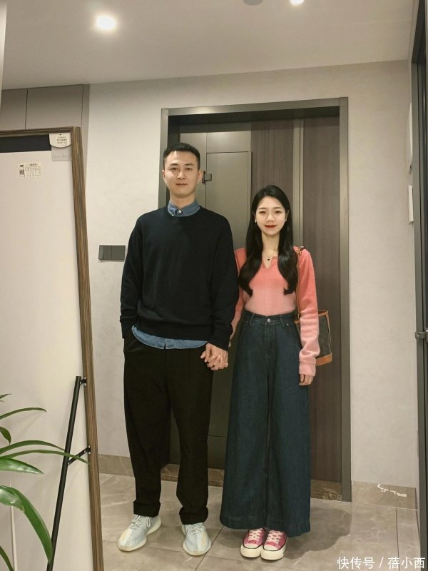 安福相册 这对40岁老婆带火了“从简穿搭”，很端淑，果真中年女性穿搭楷模