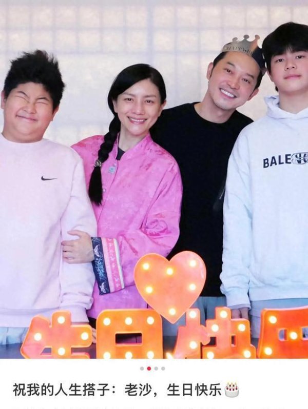 莆田安福相册 胡可晒全家福为沙溢庆生，47岁沙溢瘦下来变好嫩，俩女儿魁伟帅气