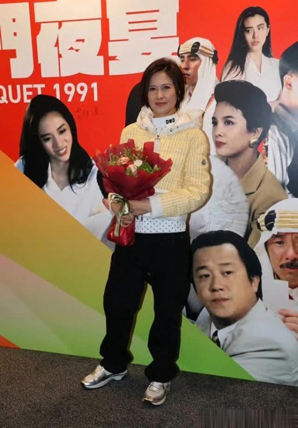 安福相册 邵好意思琪出席举止，又瘦又好意思只身，眼睛亮堂重回颜值巅峰！
