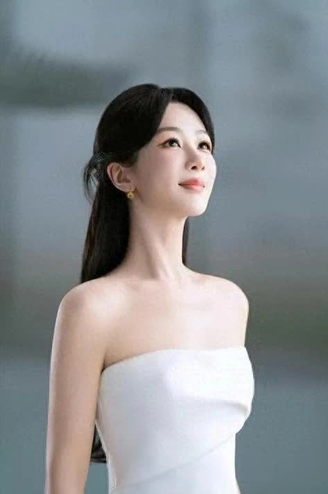 安福相册 粗俗女孩杨紫成90花TOP，杨活泼：她知谈我方要什么