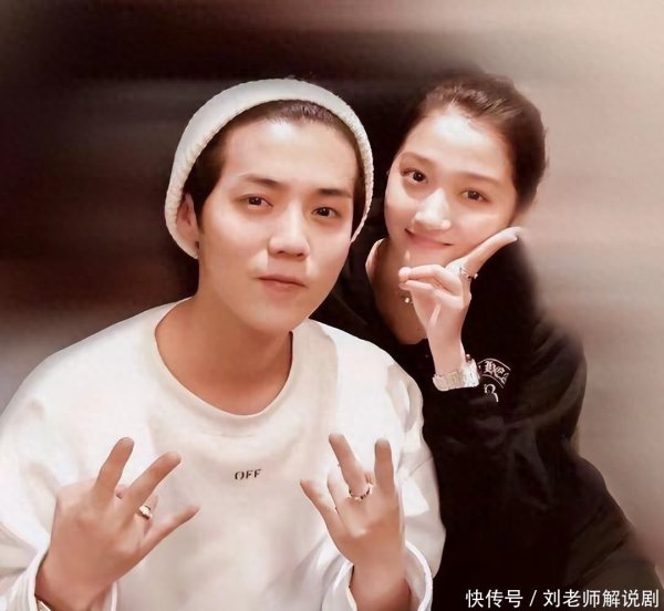 莆田安福相册 鹿晗关晓彤神色再引争议，女方并未卡点送祈福，七年之痒真来了？