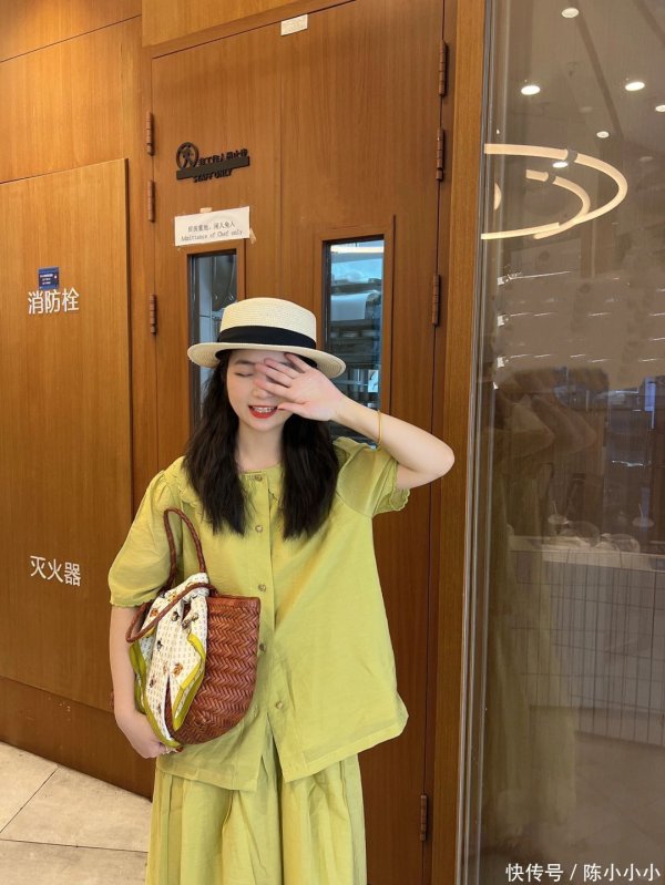 安福相册 绝了 被路东谈主追着问套装那处买的｜小个子OOTD
