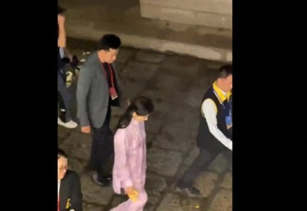 莆田安福家园 刘涛穿粉色新登科装为妈祖生辰献寿桃，仙气充足！