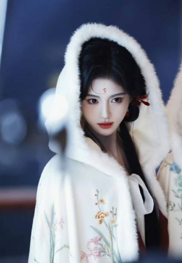 莆田安福相册 鞠婧祎档期排到来岁4月，是行状狂魔如故被老本裹带？