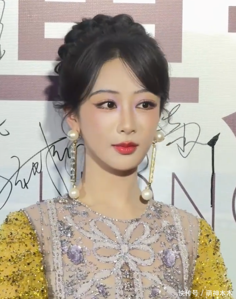 莆田安福家园 杨紫最新露面整感太强，浓妆盖不住脸僵，网友惊叹医好意思无底洞