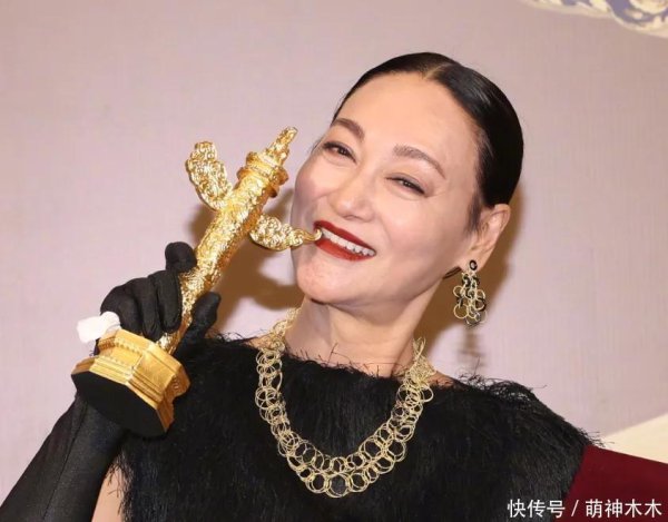 安福相册 华表奖台下精彩短暂！张译获奖沈腾昂扬，王一博失奖念叨被抓拍