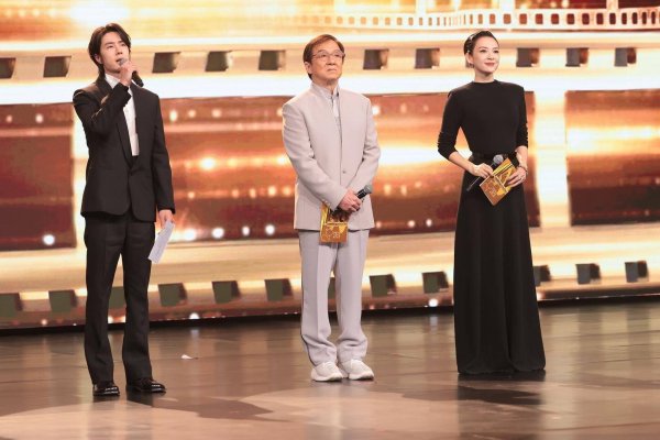 莆田安福家园 章子怡在舞台上随机跌倒？牙东说念主：看了大夫，没问题的