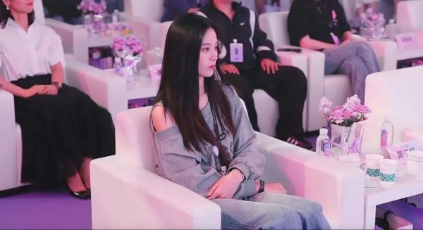 安福相册 黄子韬在卫生巾发布会直播现场感谢徐艺洋，否定贴牌！售价公布