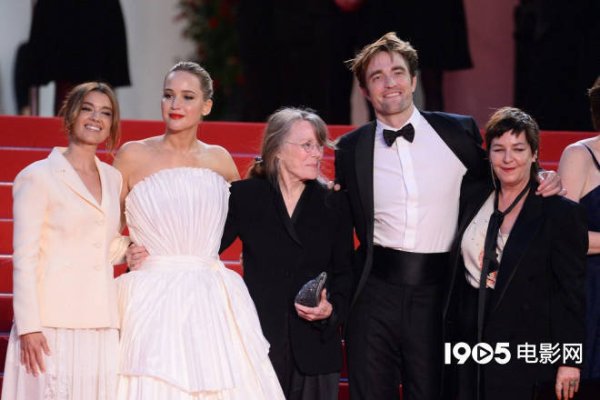 莆田安福家园 戈达尔列传怀旧亮相主竞赛 詹妮弗罗伯特戛纳留影