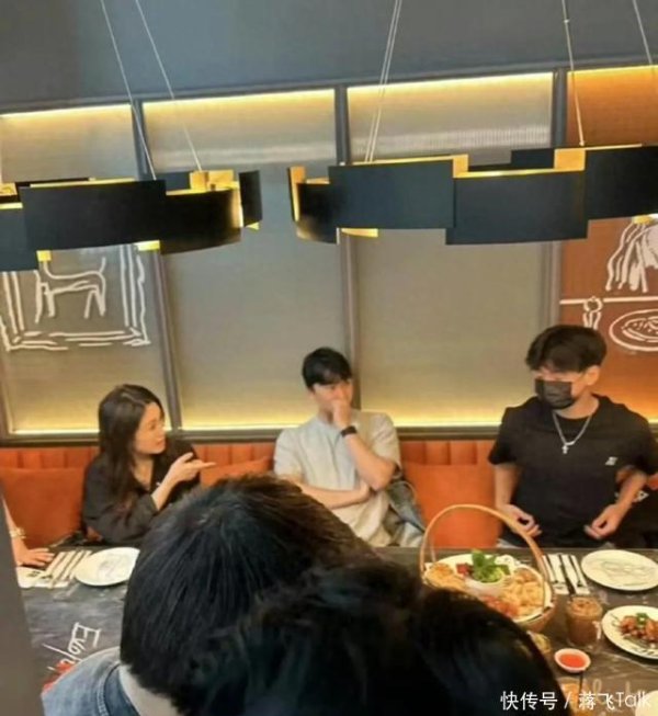 安福相册 谢霆锋演唱会瑕疵携子聚餐！14岁次子胸肌抢镜 父子互动细节甜齁