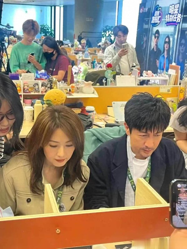 莆田安福家园 高圆圆张鲁一合体宣传新剧，线下生图情状惊艳！